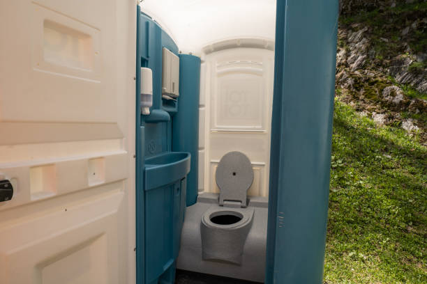 Best Portable restroom trailer rental  in Chesterland, OH